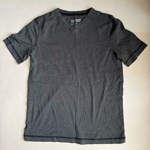Urban Pipeline Boys Gray V-Neck Short Sleeve T-Shirt - Size Medium (Used)